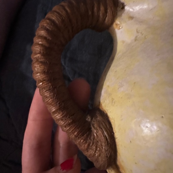 Yellow pitcher with rope handle pottery - Picture 2 of 3